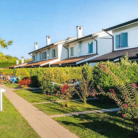 Terraced House In The Ca' Del Pino Holiday Complex With Communal Pool In Bibione Eksteriør billede